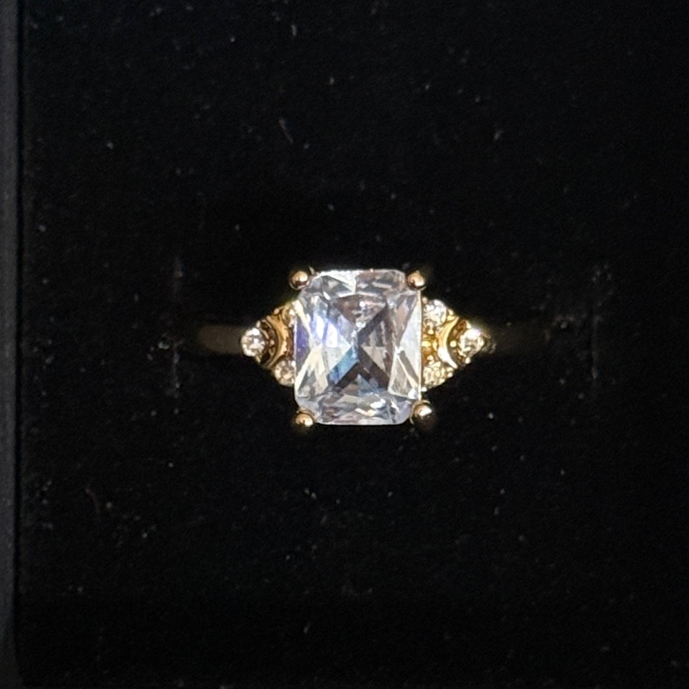 Vintage Radiant Gold Women's Ring